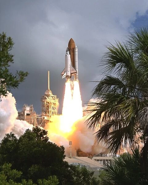 STS-57 Launch. The first flight of the commercially developed SPACEHAB