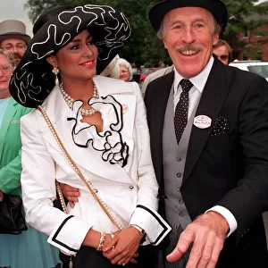 BRUCE FORSYTH AND WILNELIA FORSYTH AT ROYAL ASCOT - 20 / 06 / 1991